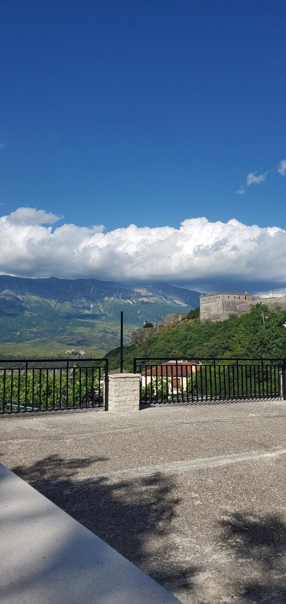 Latifi Guesthouse จีโรคาสเตอร์ ภายนอก รูปภาพ